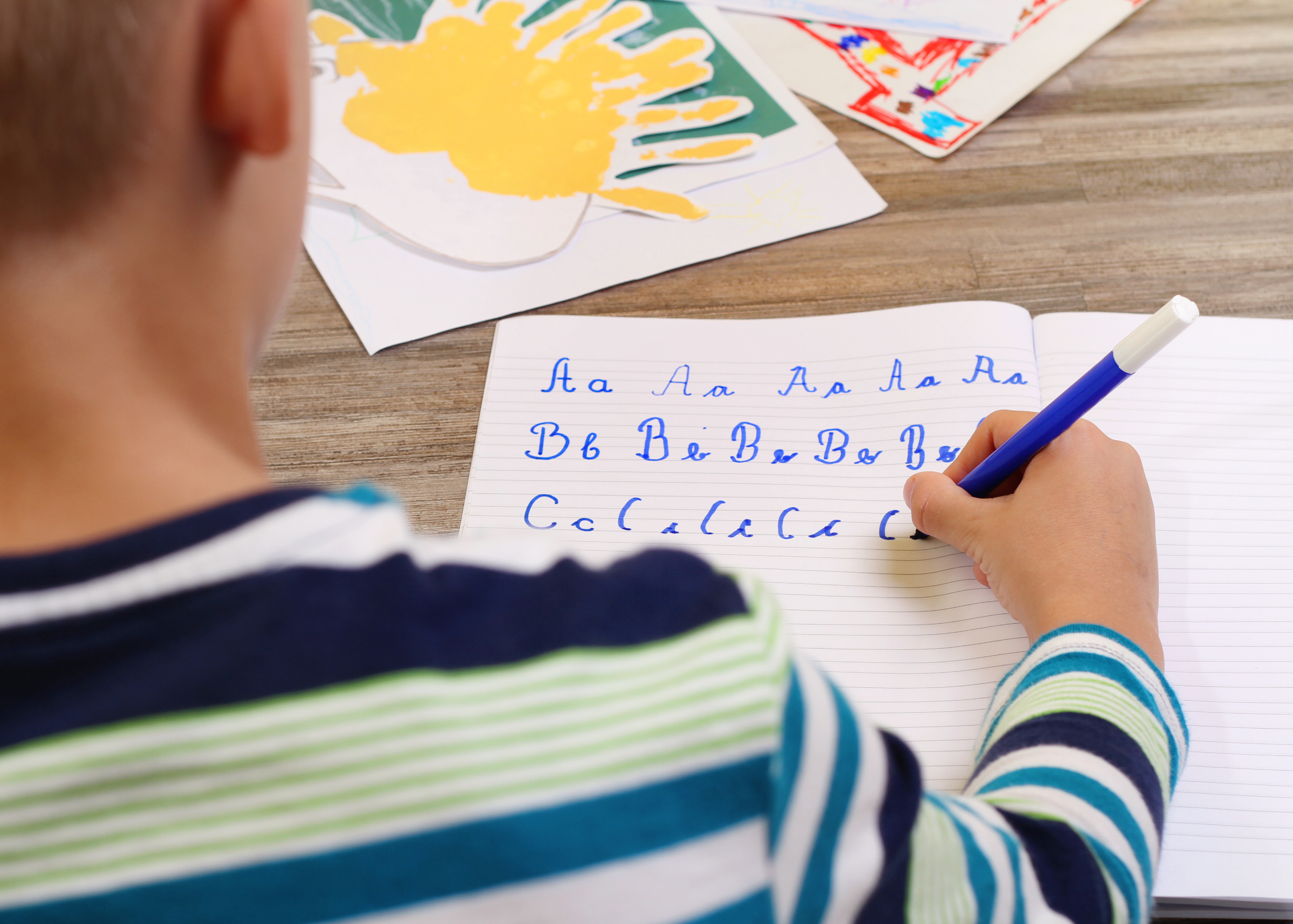 How teaching handwriting stimulates children's brains